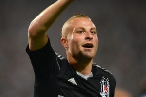 Beşiktaş'ta G&ouml;khan T&ouml;re krizi s&uuml;r&uuml;yor!