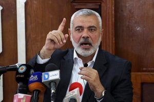 D&uuml;nya siyonistlerin eziyet &ccedil;ektiren fıtratını g&ouml;rs&uuml;n