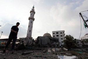 Gazze'de 10 sağlık merkezi ve 45 cami vuruldu