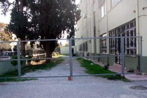 Sakat bırakan okul kapısına 160 bin liralık tazminat