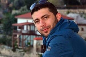 &Ccedil;&ouml;p konteynerine &ccedil;arpan motosikletli &ouml;ld&uuml;