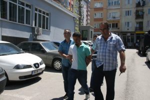 Vatandaş sahte savcıya inanmadı