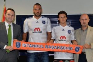 İstanbul Başakşehir'de 2 imza