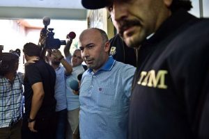 115 polise yakalama kararı
