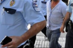 Oğlu tarafından dolandırıldı