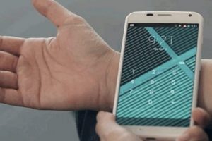 Motorola'dan d&ouml;vmeyle a&ccedil;ılan ekran kilidi