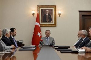 Arın&ccedil;, Fatih Erbakan'ı kabul etti