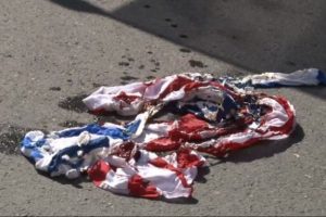 Amerika ve İsrail bayrakları ateşe verildi