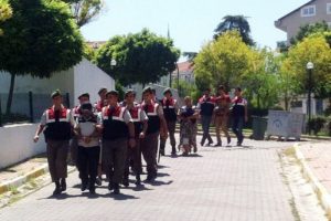 Uyuşturucu tacirlerine darbe: 7 g&ouml;zaltı