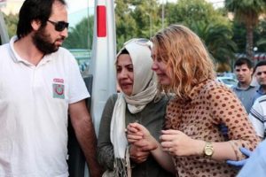 Eşi fenalaşan m&uuml;d&uuml;rden haber var