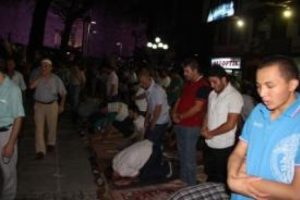 Bursalılar Ulucami'ye akın etti