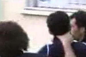 Polislerle tartıştı: Elini &ccedil;ek