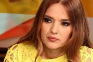 Demet Akalın evine giren hırsızlara ateş p&uuml;sk&uuml;rd&uuml;