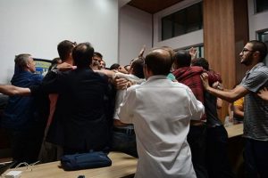 G&uuml;rcistan'da T&uuml;rk gazetecilerin 3 saat boyunca ifadesi alındı