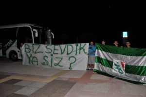 Bursaspor G&uuml;rcistan'dan d&ouml;nd&uuml;
