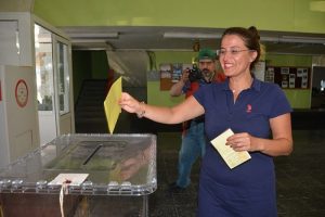 G&uuml;mr&uuml;k kapılarında oy verme işlemi başladı