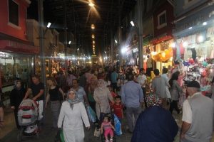 Bursa Kapalı &Ccedil;arşı'da bayram yoğunluğu