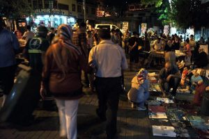 Bursa'da ''gece pazarına'' b&uuml;y&uuml;k ilgi