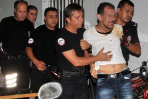 Antalya'da faciayı polis son anda &ouml;nledi!