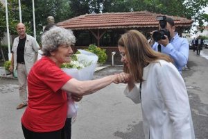 Bakan huzurevini ziyaret etti