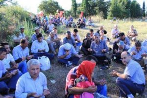 Soma şehitlerine bayram ziyareti