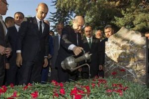 Bah&ccedil;eli geleneği değiştirmedi