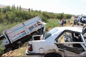 Zincirleme kaza: 1 &ouml;l&uuml;, 9 yaralı
