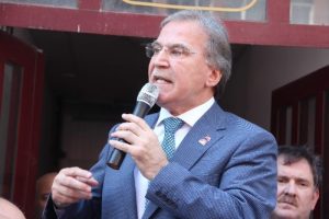 Ş&uuml;k&uuml;r'e eleştiri: "Kafasıyla meşhurdu, kafasızlık yaptı"