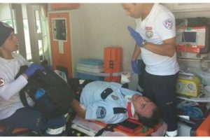 Polis aracı devrildi: 3 yaralı