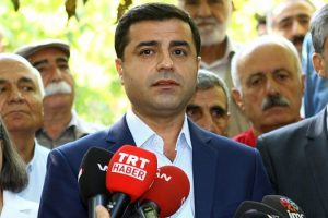 K&uuml;rt halkı demokratikleşmenin &ouml;nc&uuml; g&uuml;c&uuml;d&uuml;r