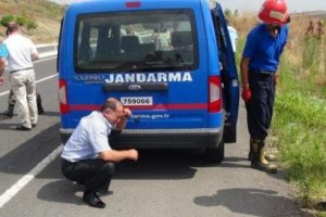 Arkadaşlarını &ouml;l&uuml;me terk edip hastaneye gitti