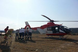 Ateşi d&uuml;şmeyen bebeğe hava ambulansı