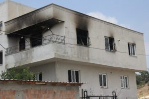 Hırsızlar girdikleri evi yaktı