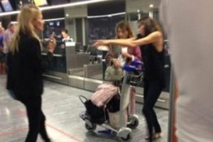 Kate Moss alkoll&uuml; ve biletsiz u&ccedil;ağa binmek istedi...