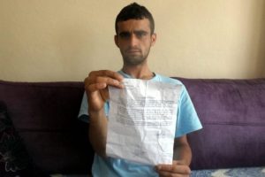 V&uuml;cudunda 100 şarapnel par&ccedil;asıyla yaşıyor ama...