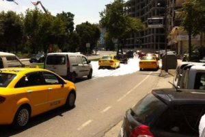 R&ouml;garlardan k&ouml;p&uuml;k fışkırdı