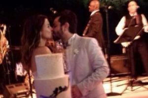 Kenan Doğulu'dan Beren Saat'e 300 bin TL'lik gerdanlık...