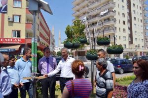G&uuml;neş enerjili şarj istasyonu
