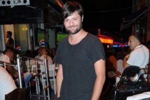 Skor y&uuml;z&uuml;n&uuml; g&uuml;ld&uuml;rd&uuml;...