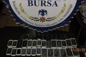 Bursa'da ka&ccedil;ak cep telefonu operasyonu
