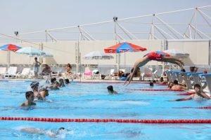 Nil&uuml;fer'de havuz keyfi