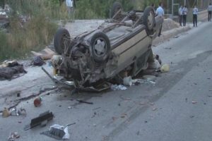 Otomobil k&ouml;pr&uuml;den u&ccedil;tu: 5 yaralı
