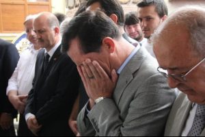 İşler, g&ouml;zyaşlarına hakim olamadı