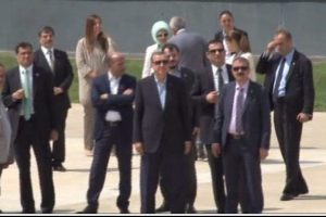 Başbakan bakakaldı