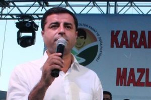 "Ana muhalefetteki boşluk AK Parti'ye g&uuml;&ccedil; kattı"