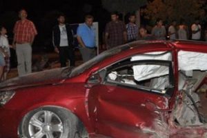 İkiye b&ouml;l&uuml;nen ara&ccedil;tan sağ &ccedil;ıktılar
