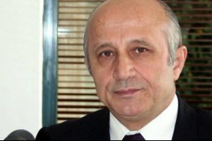 Yaşar Nuri &Ouml;zt&uuml;rk &ouml;ld&uuml; m&uuml;?