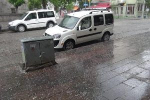 Kars'ı dolu vurdu