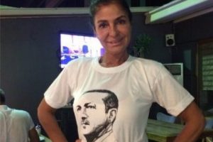 Derya Tuna Recep Tayyip Erdoğan tiş&ouml;rt&uuml; giydi...
