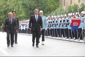 G&uuml;l'den &Ccedil;i&ccedil;ek'e veda ziyareti